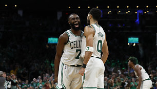 NBA turės naujus čempionus: Milvokį nuplovė žalias tritaškių cunamis