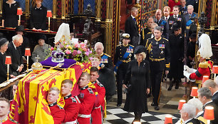 Ekspertė – apie karališkosios šeimos kūno kalbą per laidotuves: išskyrė princą Harry