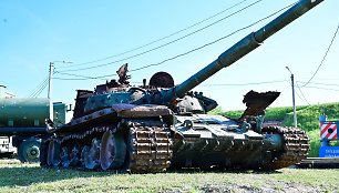  Kaune eksponuojamas Ukrainoje sunaikintas rusų tankas T-72B