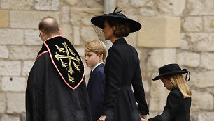 Atsisveikinant su Elžbieta II: ką karališkoji šeima vilkėjo per jos laidotuves