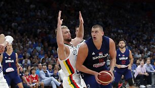 Kontrolinės rungtynės Belgrade: Serbija &ndash; Lietuva. Domantas Sabonis ir Nikola Jokičius.