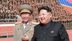 Ri Yong Gilas (kairėje) ir Kim Jong Unas