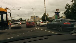 Ryto avarija Vilniuje: &bdquo;Porsche&ldquo; bakstelėjo &bdquo;Hyundai&ldquo; 2014 m. gegužės 29 d. 