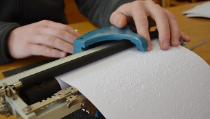 Rašymas Brailio mašinėle