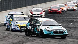 Vokietijos žiedinių lenktynių „ADAC TCR Germany“ čempionato lenktynėse „Lausitzringe“ Jonas Karklys iškovojo podiumą