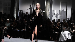 &bdquo;Elie Saab&ldquo; 2016 m. rudens-žiemos auk&scaron;tosios mados kolekcijos modelis