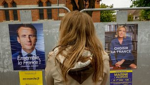 Emmanuelio Macrono ir Marine Le Pen rinkiminiai plakatai