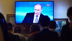 Rusijos prezidentas Vladimiras Putinas atsakinėja į gyventojų klausimus
