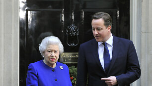 Davidas Cameronas ir karalienė Elizabeth II