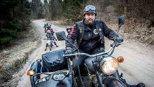 Laurynas Baltrūnas - Oblius Beižionių vaikų namuose veda jaunųjų motociklininkų būrelį