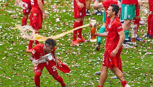 Kingsley Comanas ir Matsas Hummelsas &scaron;venčia titulą