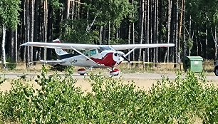 Nidos aerodrome vykusios pratybos smalsuoliams sukėlė nerimo dėl nelaimės.