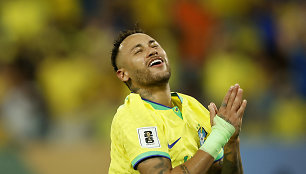 Pamatykite: po lygiųjų su Venesuela brazilų fanai Neymarą apmėtė spragėsiais