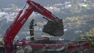 Iskijos salos gelbėtojai ie&scaron;ko po nuo&scaron;liauža istrigusių aukų
