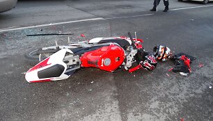 Mopedas &bdquo;Aprilia RS50&ldquo; po avarijos Alytuje 