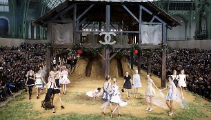 &bdquo;Chanel&ldquo; 2010-ųjų pavasario/vasaros kolekcijos pristatymas (2009 m.)