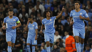 Nathanas Ake (antras i&scaron; de&scaron;inės)