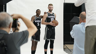 De'Aaronas Foxas ir Domantas Sabonis