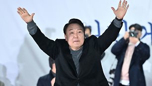 Yoon Suk-yeolas prisaikdintas Pietų Korėjos prezidentu