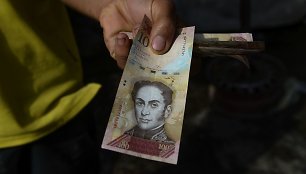 Venesuela siekia pakeisti 100 bolivarų nominalo banknotus