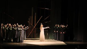 Atkurta opera-poema &bdquo;Strazdas &ndash; žalias pauk&scaron;tis&ldquo;: nuo magnetofono juostų iki gyvo garso
