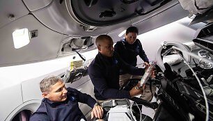 Su &bdquo;Crew Dragon&ldquo; kapsule į TKS atvykusi astronautų įgula