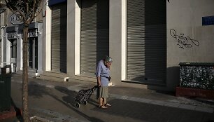 Graikija savaitei uždarė bankus ir įvedė kapitalo kontrolę