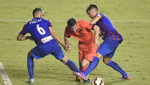 Lonelį Messi stbdė po kelis &bdquo;Levante&ldquo; gynėjus