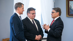 Žygimantas Vaičiūnas, Linas Linkevičius, Rickas Perry