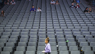 Koronavirusas uždaro NBA arenas