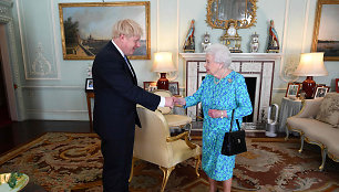 Borisas Johnsonas ir Elizabeth II