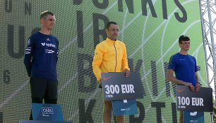 Vyrų 10 km prizininkai (iš kairės): Tomas Rezgys, nugalėtojas Darius Sadeckas ir Andrejus Jagorovas.