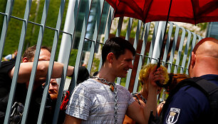 Protestuotojai dėl klimato politikos prisirakino prie Vokietijos kanceliarijos tvoros