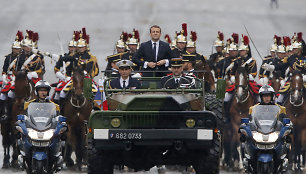 Paryžiuje inauguruotas naujasis Prancūzijos prezidentas E.Macronas