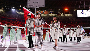 Kirgizijos atstovai Tokijo olimpinių žaidynių atidarymo ceremonijoje