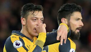 M.Ozilas ir &bdquo;Arsenal&ldquo; laimėjo Anglijos lygoje
