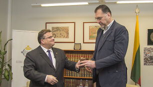 Apdovanojimą Arvydui Saboniui įteikė užsienio reikalų ministras Linas Linkevičius.