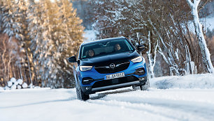 „Opel Grandland X Hybrid4“