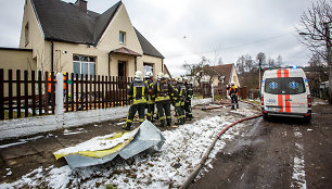 Specialiosios tarnybos dirba sprogimo vietoje