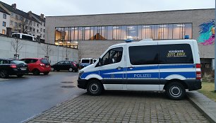 Šiaurės Vokietijos mokykloje per šaudymą sužeista moteris, įtariamasis sulaikytas