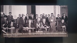 Rusijos, Lietuvos, Latvijos ir Estijos atstovai pasira&scaron;o parei&scaron;kimą Jungtinėms Tautoms