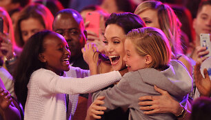 Angelina Jolie su dukromis Zahara ir Shiloh