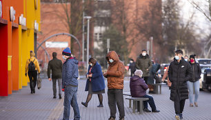 Naujųjų išvakarėse žmonės gausiai lankėsi prekybos centruose