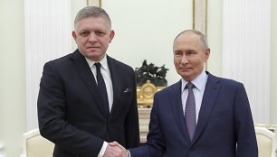 Slovakijos ministras pirmininkas Robertas Fico ir Rusijos prezidentas Vladimiras Putinas / Gavriil Grigorov / AP