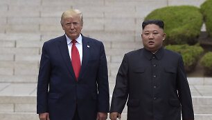  / AP