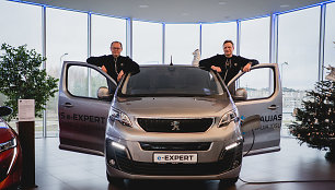 V.Miliaus ir A.Bubino kelionė elektriniu „Peugeot e-Expert“ pas kalėdų senelį