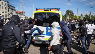 Švedijoje 36 asmenims pareikšti kaltinimai dėl riaušių po taikaus BLM protesto