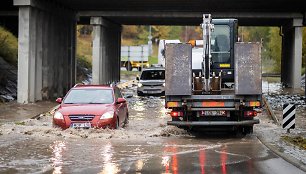 BNS nuotr. Potvynis po Avižienių viaduku