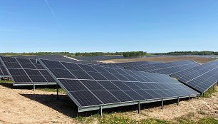 Molėtuose atidarytas didžiausias Lietuvoje saulės energijos parkas