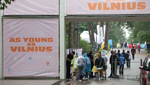 Žmonės gausiai renkasi į festivalį „Jaunas kaip Vilnius“